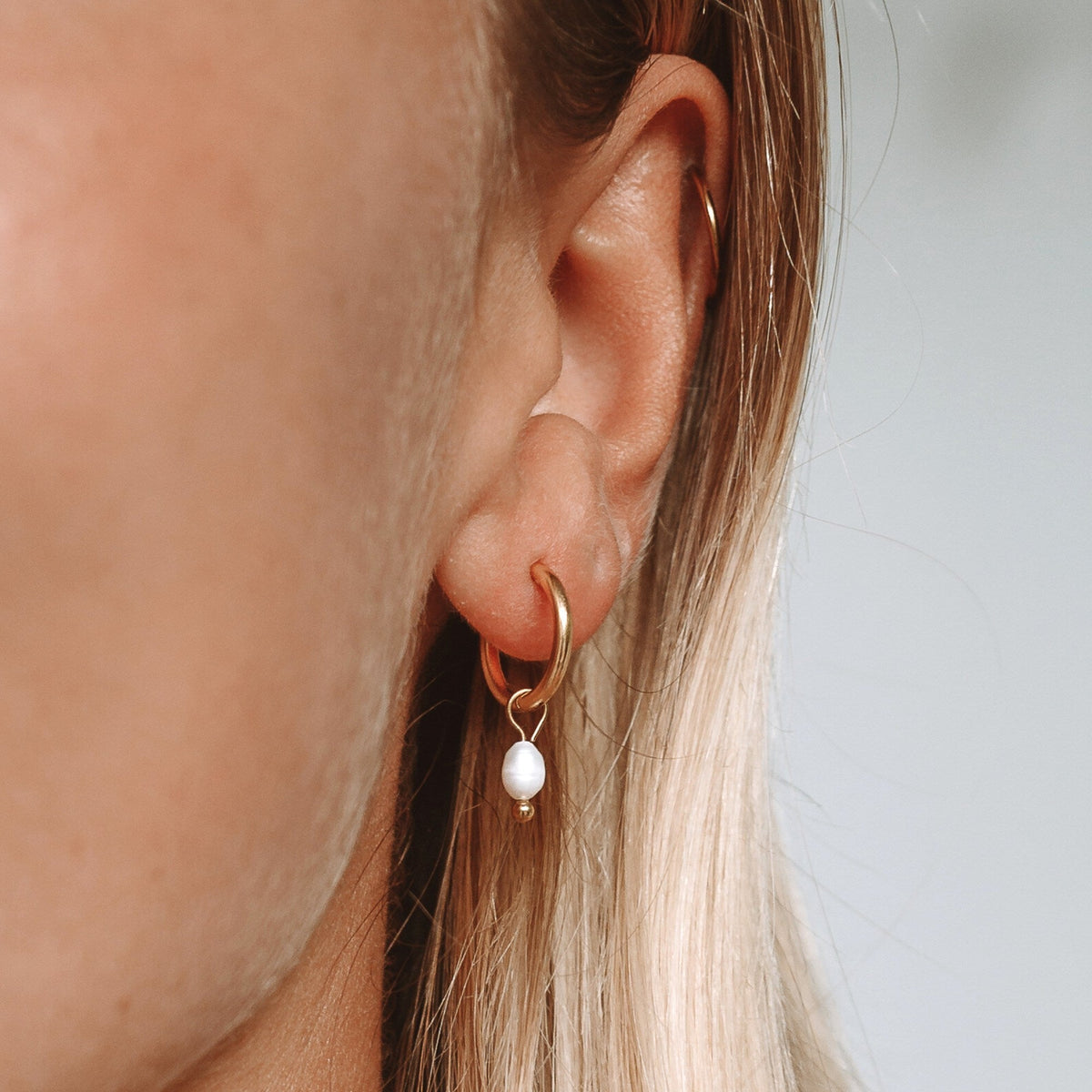Single Freshwater Pearl Huggie Hoop Earrings, 18K Gold Stainless Steel, Waterproof - Mari Gavane