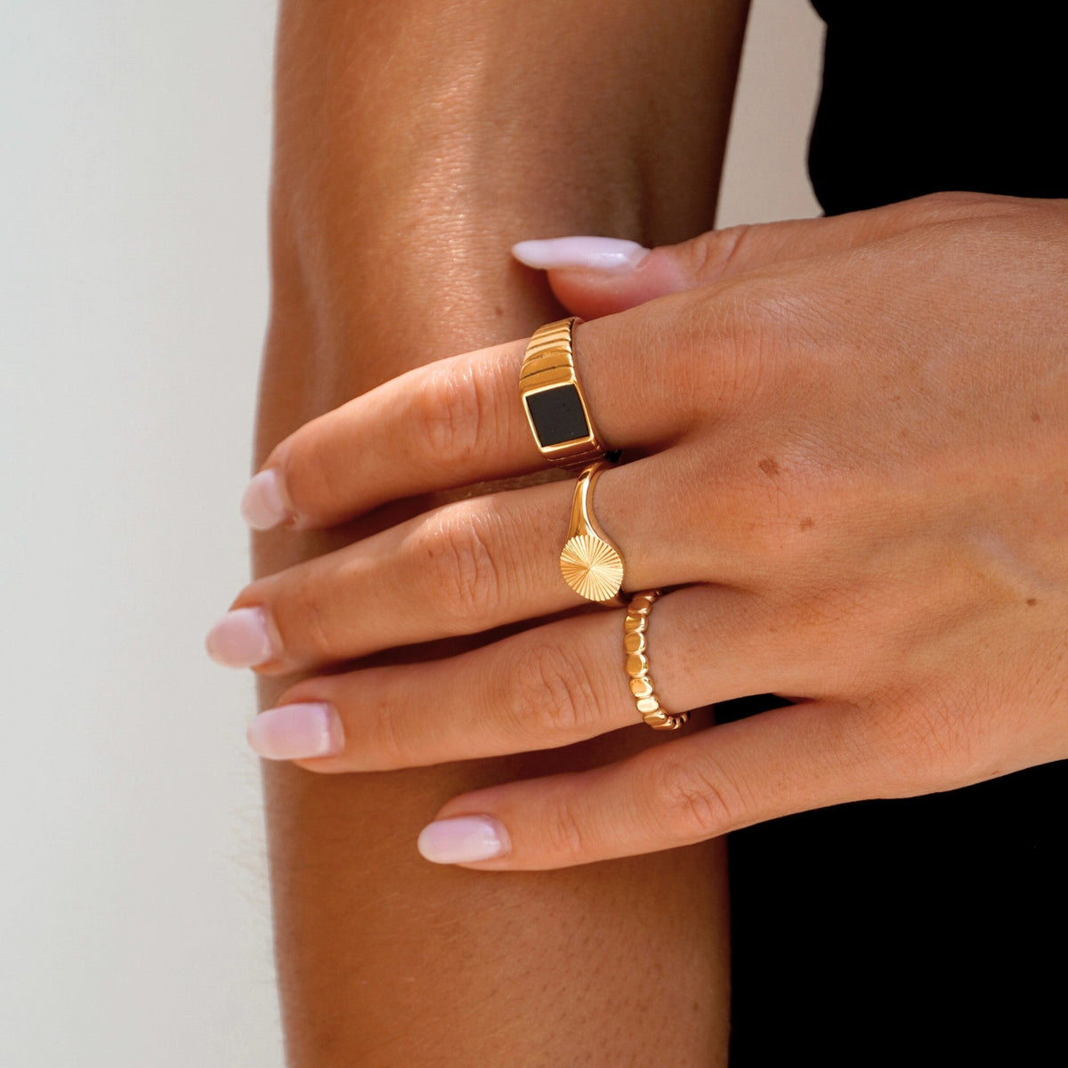 Sun Signet Ring - Mari Gavane